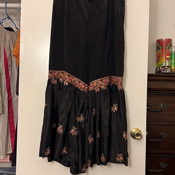 Sold!!! Indian/Pakistani Suit. 3piece pakistani suit. Branded. - Picture 14 of 15